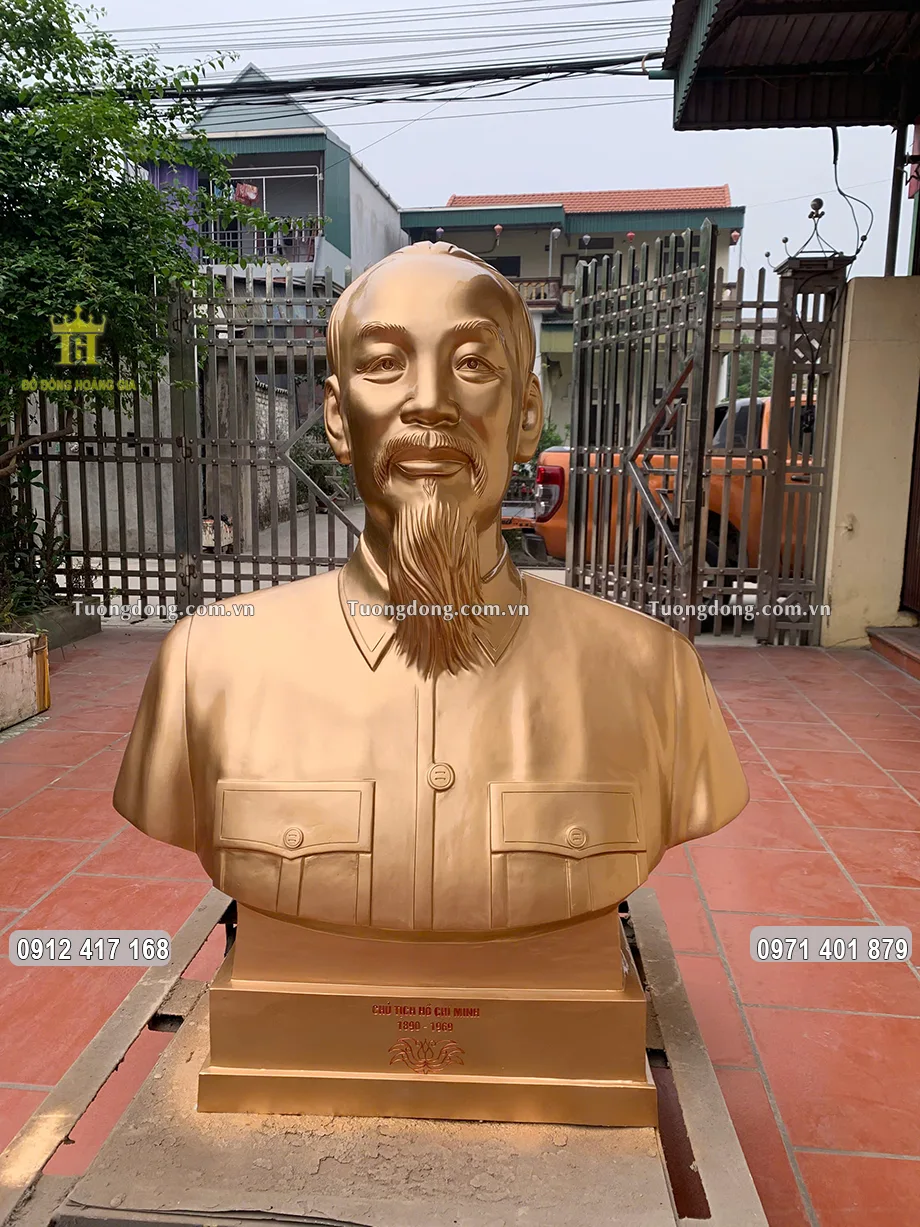 Bức tượng giúp mang lại sự uy nghiêm, sang trọng cho không gian làm việc của gia chủ